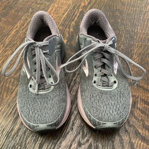 Brooks GTS 18 Women’s Sneakers